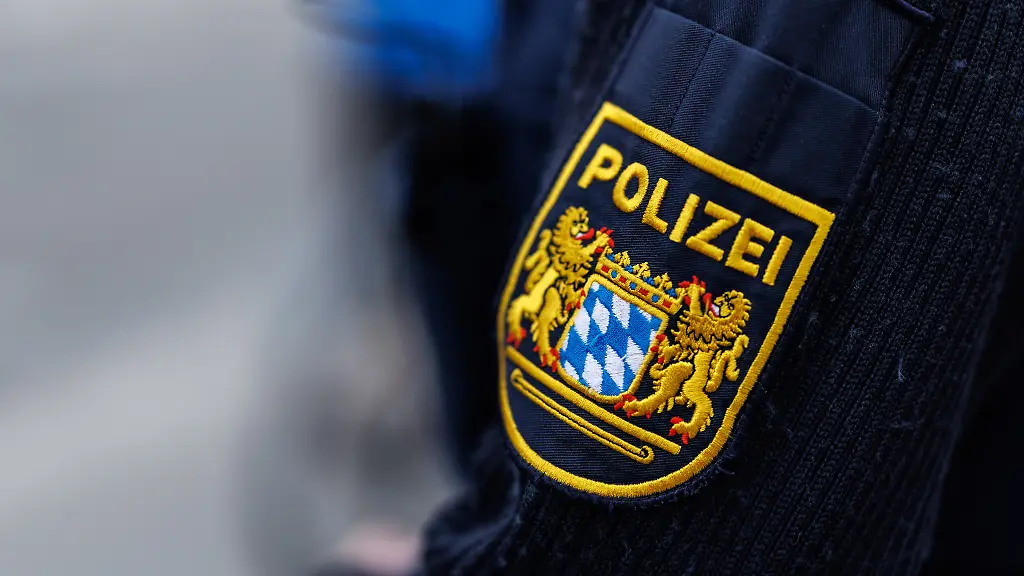 Wegen sexueller Neigung?: Frau sitzt wegen Tötungsversuch an eigenem Sohn in U-Haft