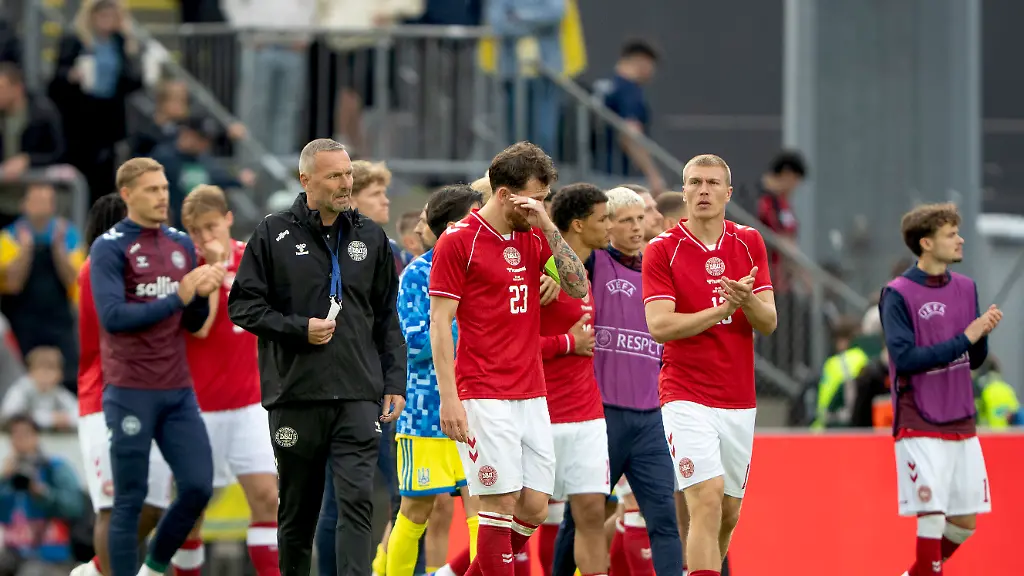 Angst um Dänen-Star: Christian Eriksen kollabiert erneut auf dem Platz
