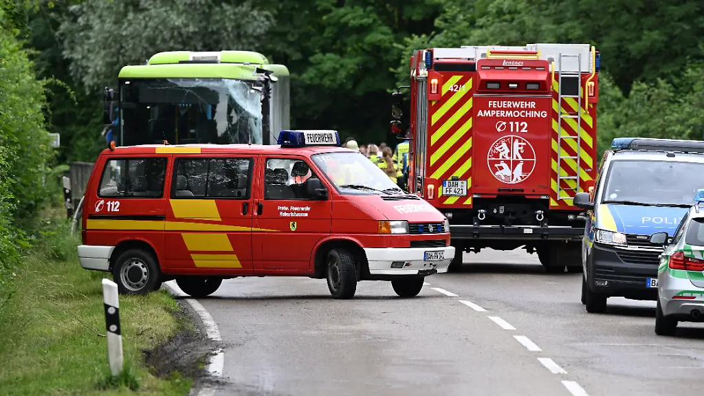 Bus-Unglück bei Schulausflug: Ein Rettungshubschrauber stand schon bereit – doch der Junge starb am Unfallort