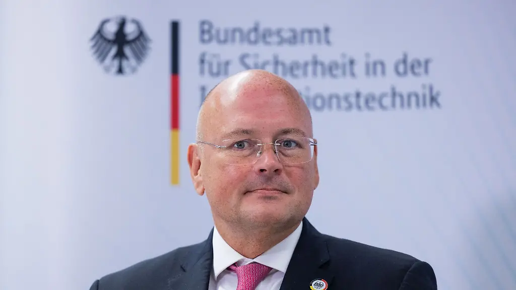 Klage gegen Böhmermann-Satire: Ex-BSI-Chef Schönbohm bekommt Recht, aber kein Geld