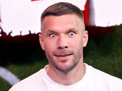 „Hatten einen anderen Ansatz“: Jetzt hat auch Lukas Podolski seine Doku – Ehekrise inklusive