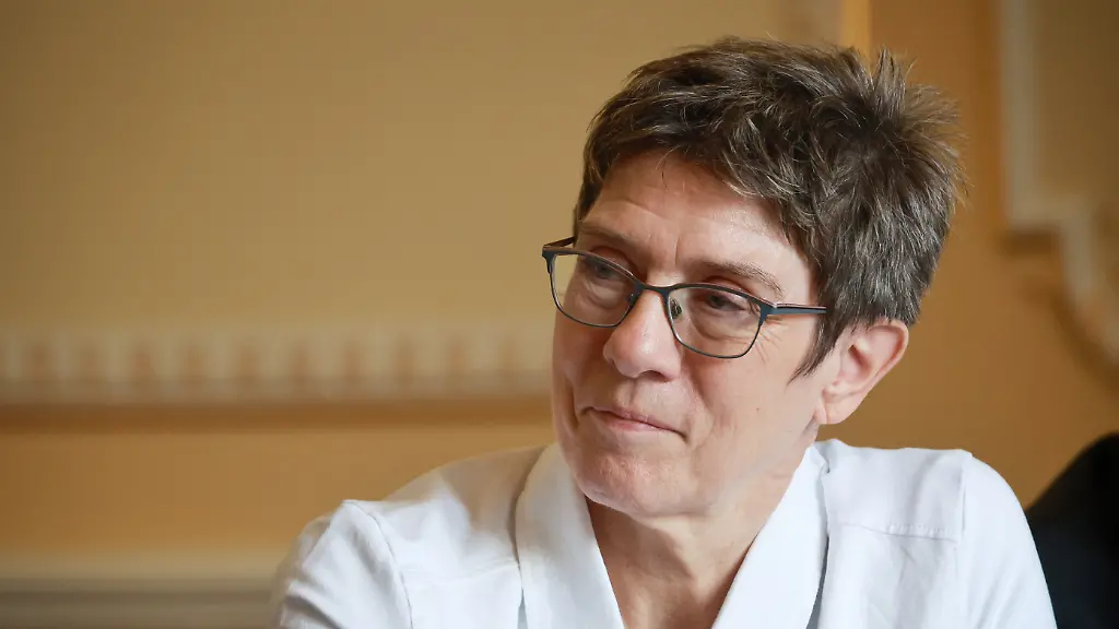 „Es müssen Titel geholt werden“: Kramp-Karrenbauer vergleicht CDU mit dem FC Bayern