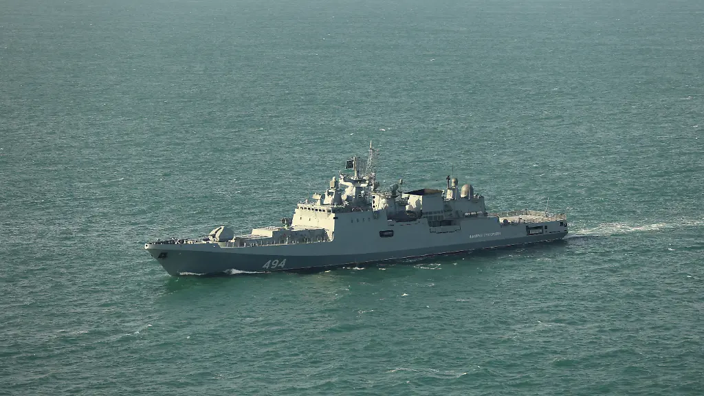 Verbindung zur Schattenflotte?: Russische Fregatte feuert im Ärmelkanal Warnschüsse ab
