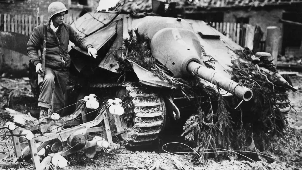 Jagdpanzer-38t-Hetzer-Germany-Mono-Print