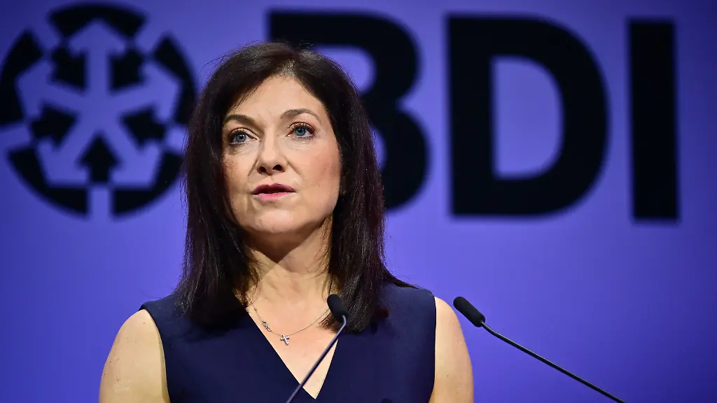 Katherina-Reiche-CDU-Bundesministerin-fuer-Wirtschaft-und-Energie-spricht-waehrend-des-Tags-der-Industrie-2026-des-Bundesverbandes-der-Deutschen-Industrie