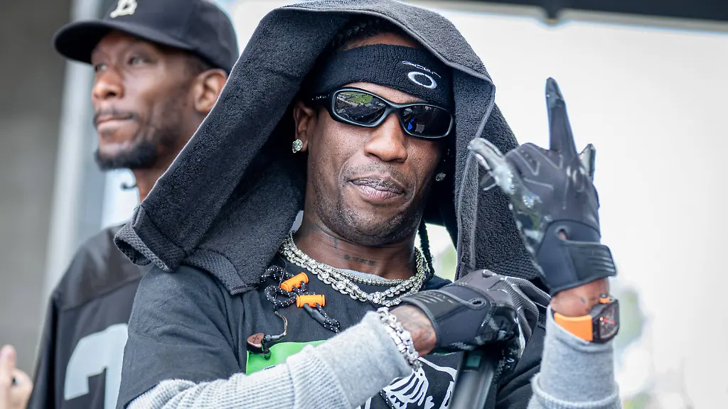 Aber war er überhaupt da?: US-Rapper Travis Scott verärgert Fans mit Kurzauftritt