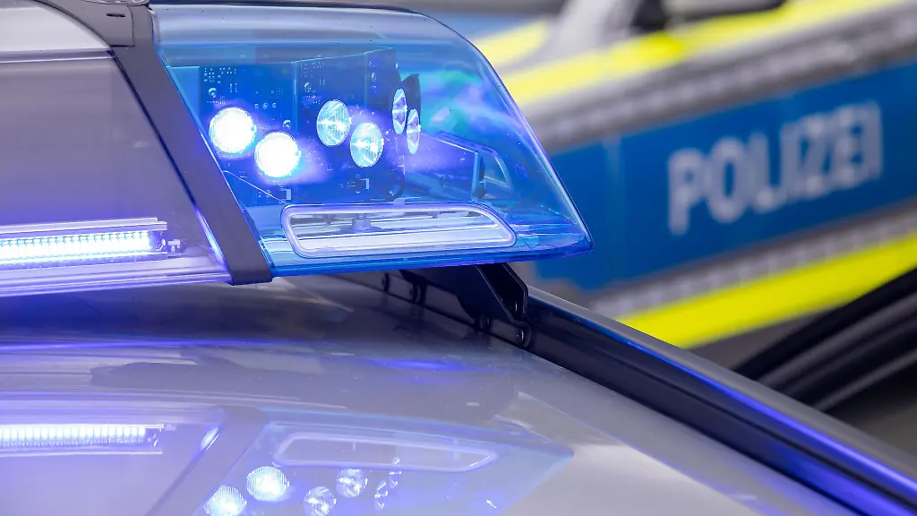 Großeinsatz im Stadtgebiet: Raubüberfall auf Juweliergeschäft in München – Täter auf der Flucht