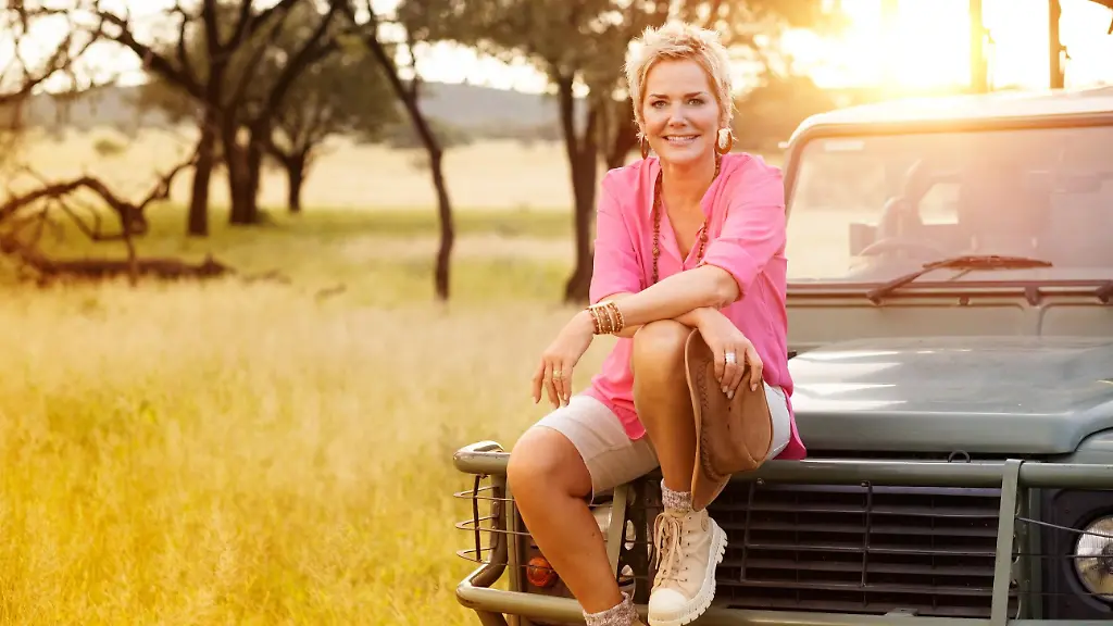 Moderatorin-Inka-Bause-praesentiert-die-internationale-Special-Staffel-von-Bauer-sucht-Frau-Von-Nord-und-Suedamerika-ueber-Australien-Neuseeland-bis-Afrika-bei-Bauer-sucht-Frau-International-gehen-einsame-Landwirte-aus-aller-Welt-auf-Liebessuche-Inka-Bause-stellt-die-neuen-Liebesuchenden-vor-die-nach-der-Sendung-auf-Berwerbungen-hoffen-Die-Verwendung-des-sendungsbezogenen-Materials-ist-nur-mit-dem-Hinweis-und-Verlinkung-auf-RTL-gestattet