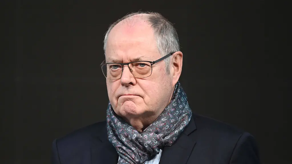 Regt neue Strategie an: Steinbrück lehnt Verbotsverfahren gegen die AfD ab