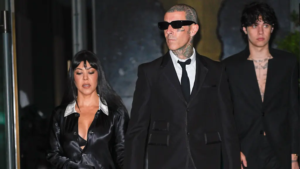 Seltener Red-Carpet-Auftritt: Kourtney Kardashian begleitet Travis Barker zu seiner Filmpremiere