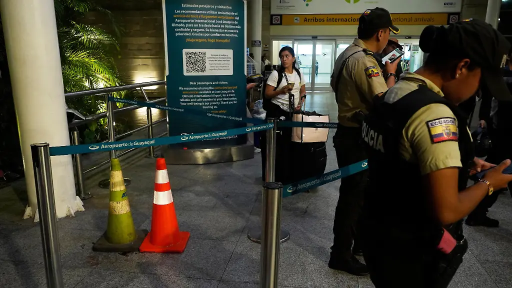 Killer warteten mit Plüschtier: Drogenboss auf Flughafen in Ecuador erschossen