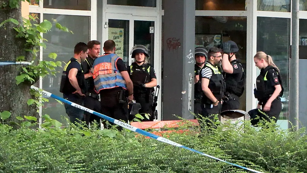 Täter auf der Flucht: Schüsse in Buxtehude – Mann in Lebensgefahr