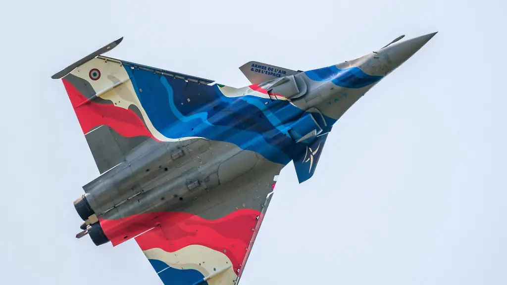 RECORD-DATE-NOT-STATED-Air-show-Le-temps-des-Helices-2026-Photo-Arnaud-BEINAT-Maxppp-2026-05-24-Cerny-La-Ferte-Alais-France-Dassault-Rafale-fighter-bomber-from-the-French-Air-Force-on-display-with-special-air-show-decoration-PUBLICATIONxNOTxINxFRAxBELxSUIxUK-Copyright-xMAXPPPxArnaudxBeinatx-ABE260527-40-ABE260527-40