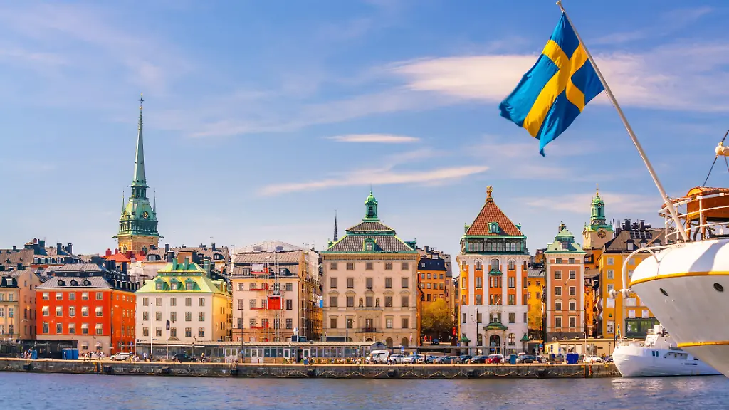 Stockholm-old-town-city-skyline-cityscape-of-Sweden-at-sunset
