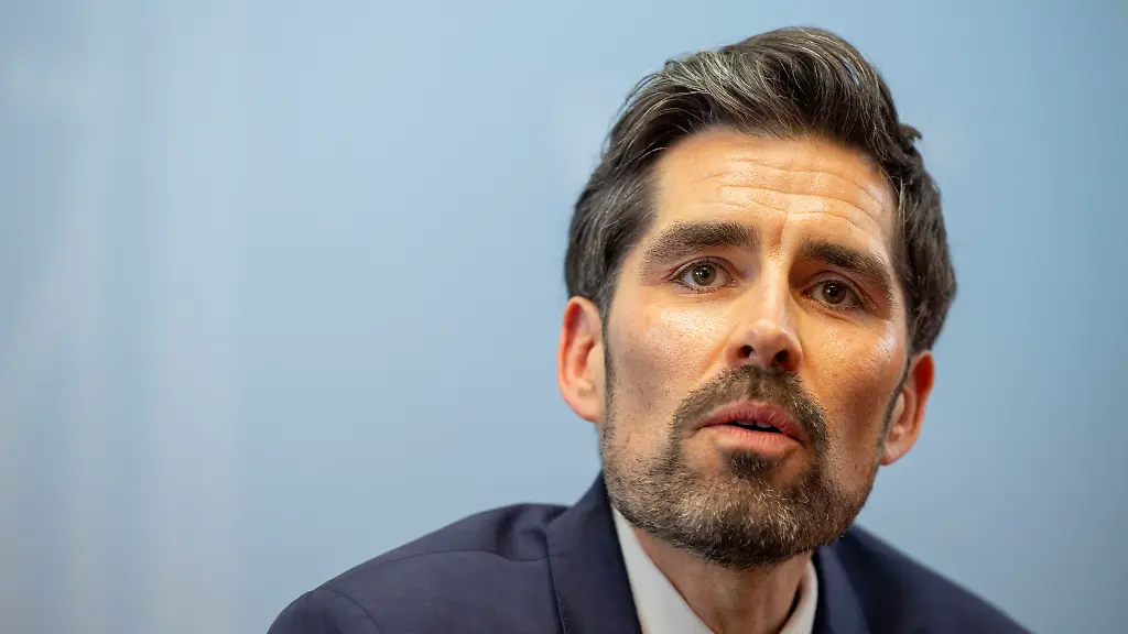 „Das völlig falsche Signal“: SPD-Minister Teuber widerspricht Hubertz bei Wohngeld-Kürzung