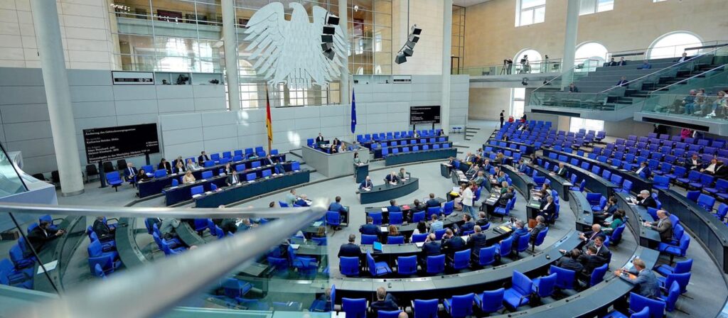 Bundestag: Aussetzung der Diätenerhöhung trifft auf Zustimmung