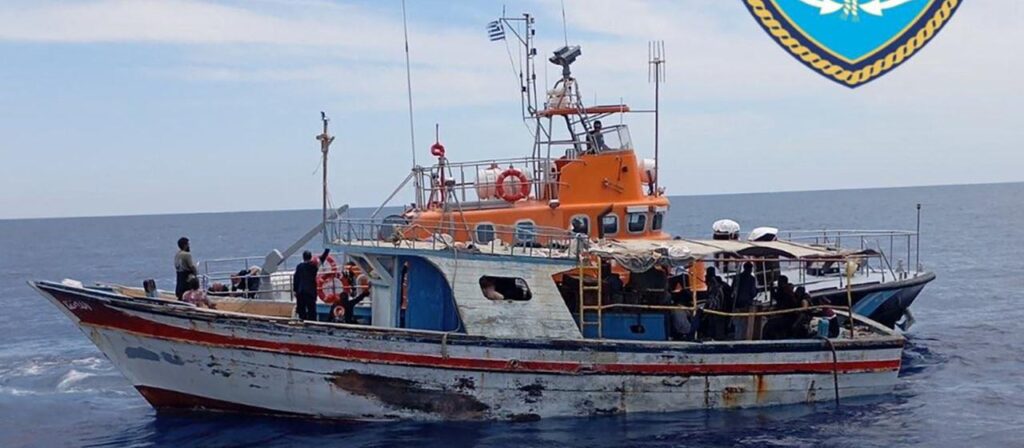 Hunderte Migranten erreichen Kreta | tagesschau.de