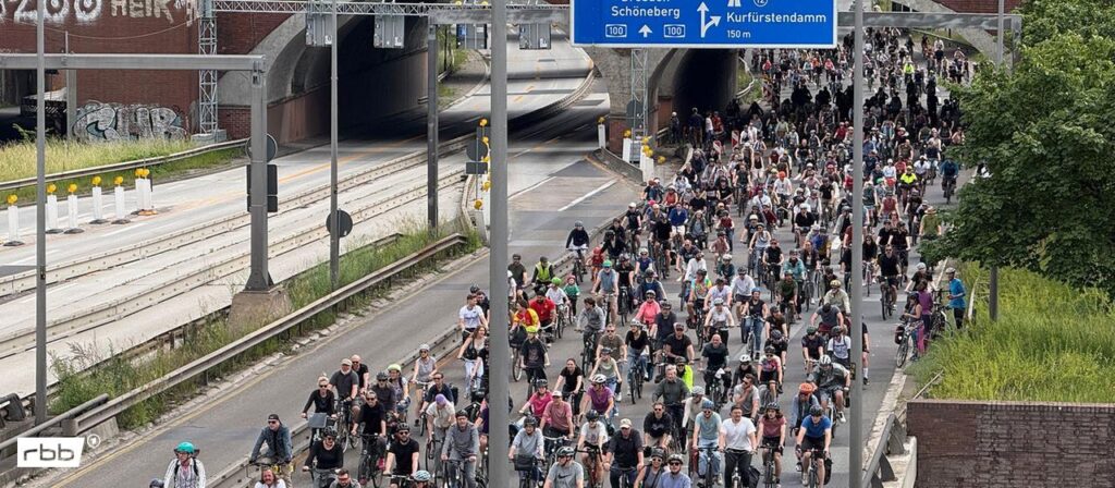 30.000 Radfahrer beteiligen sich an ADFC-Sternfahrt in Berlin