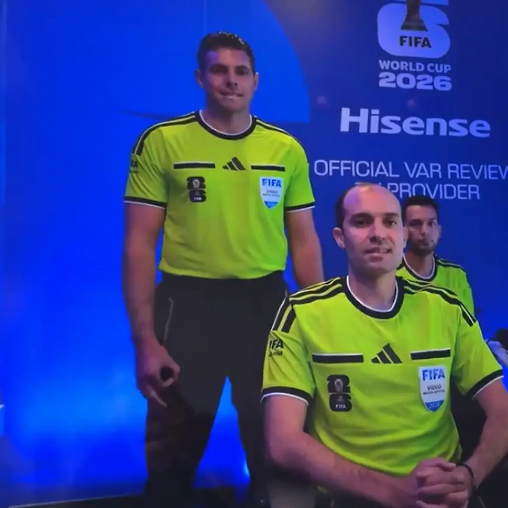 „White-Power“-Symbol?: VAR muss sich bei FIFA für umstrittene Geste erklären