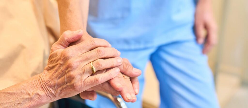 Experte zu Pflegerefom: „Schlag ins Gesicht der pflegenden Angehörigen“
