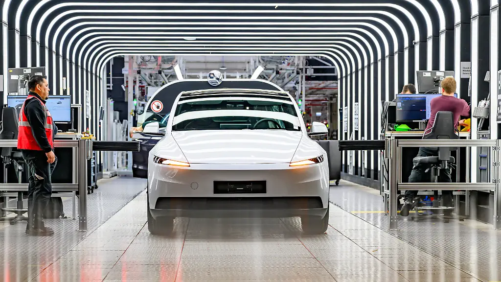 E-Autobauer sieht auch Risiken: Tesla steigert Gewinn in Grünheide deutlich
