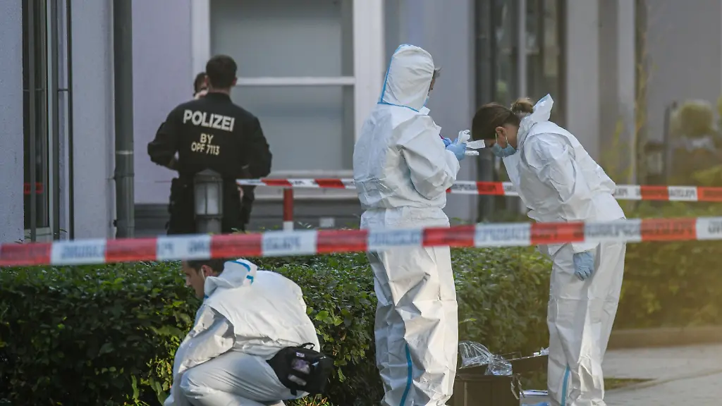 Nach tödlicher Attacke in Bank: Angreifer von Regensburg stellte sich Stunden vor der Tat der Polizei
