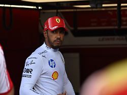 „Es geht ihm gut“: Schreck in der Box: Lewis Hamilton fährt Ferrari-Mechaniker an