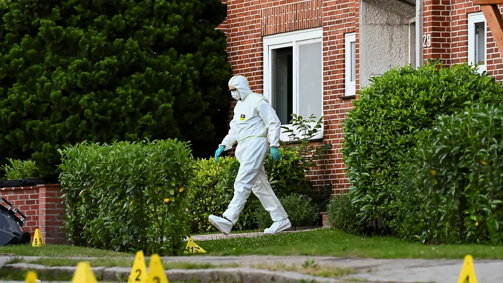 A-forensic-expert-works-at-the-scene-after-police-said-suspects-have-been-detained-following-a-deadly-shooting-at-a-youth-welfare-facility-in-the-northern-town-of-Stade-Germany-June-29-2026
