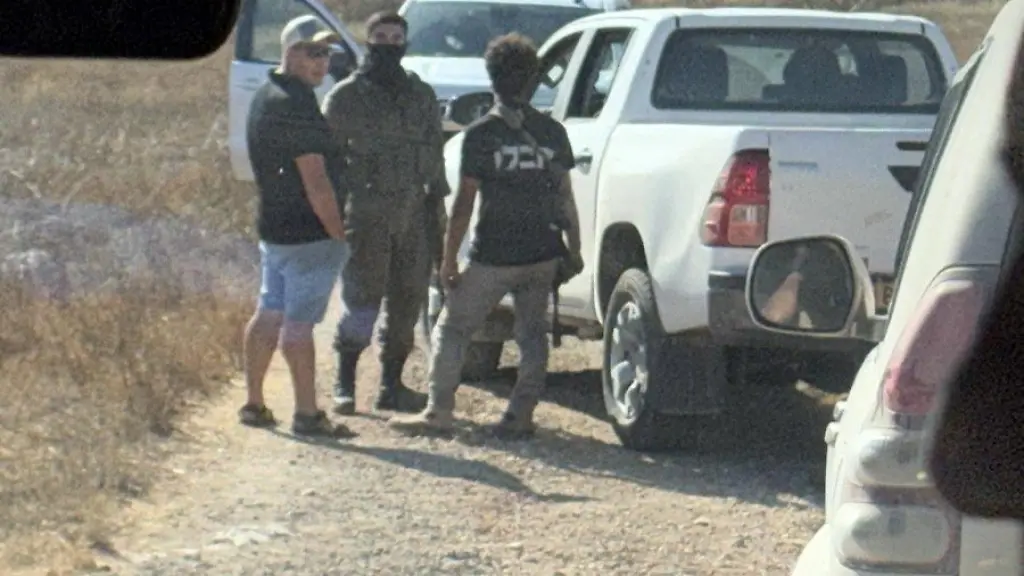Auch Journalisten angegriffen: Bewaffnete Siedler halten US-Abgeordneten im Westjordanland fest