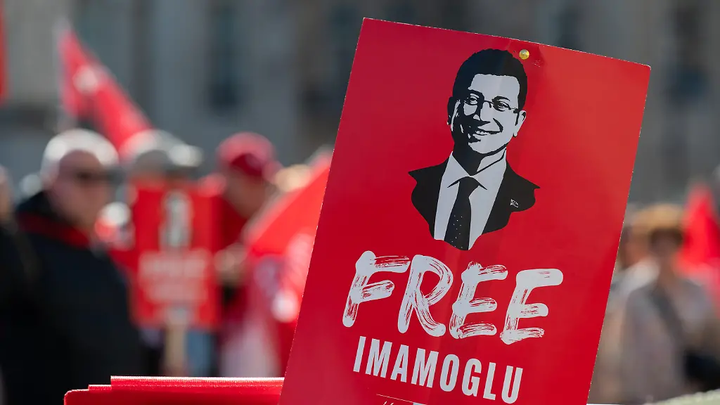 Festnahme in Istanbul: Türkei verhaftet Journalisten zum Auftakt des Nato-Gipfels