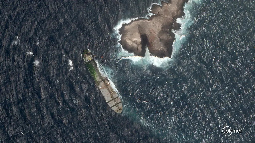 Treibt vor Küste des Oman: Umweltkatastrophe durch russischen Schattenflottentanker droht