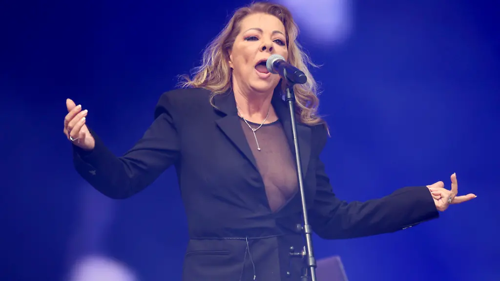 ABB-80SCHLAGER-Sandra-Saengerin-auf-der-Buehne-bei-der-Open-Air-Show-die-80er-LIVE-im-Volksparkstadion-Hamburg-am-18-07