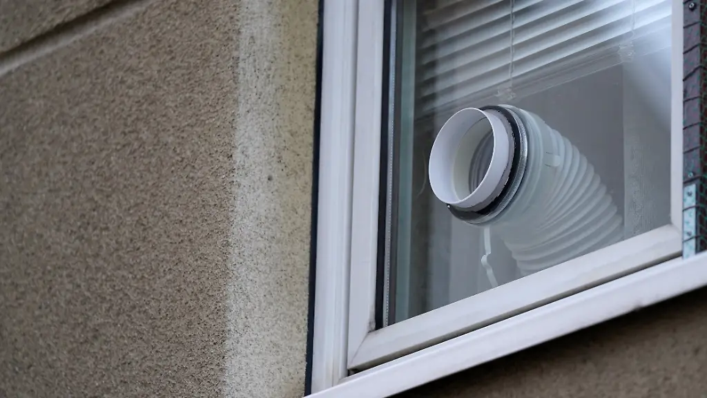 Fachverband warnt: Schornstein für Abluft? Dieser Klimageräte-Trick ist riskant