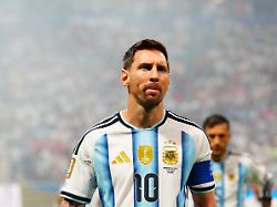 Furioses WM-Comeback: Messi rettet Titelverteidiger Argentinien