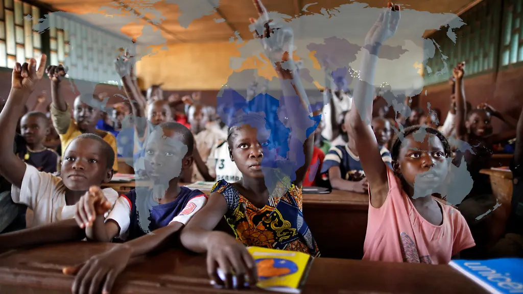 Bildmontage-Schueler-in-einer-Schule-in-Bangui-Zentralafrikanische-Republik-2014