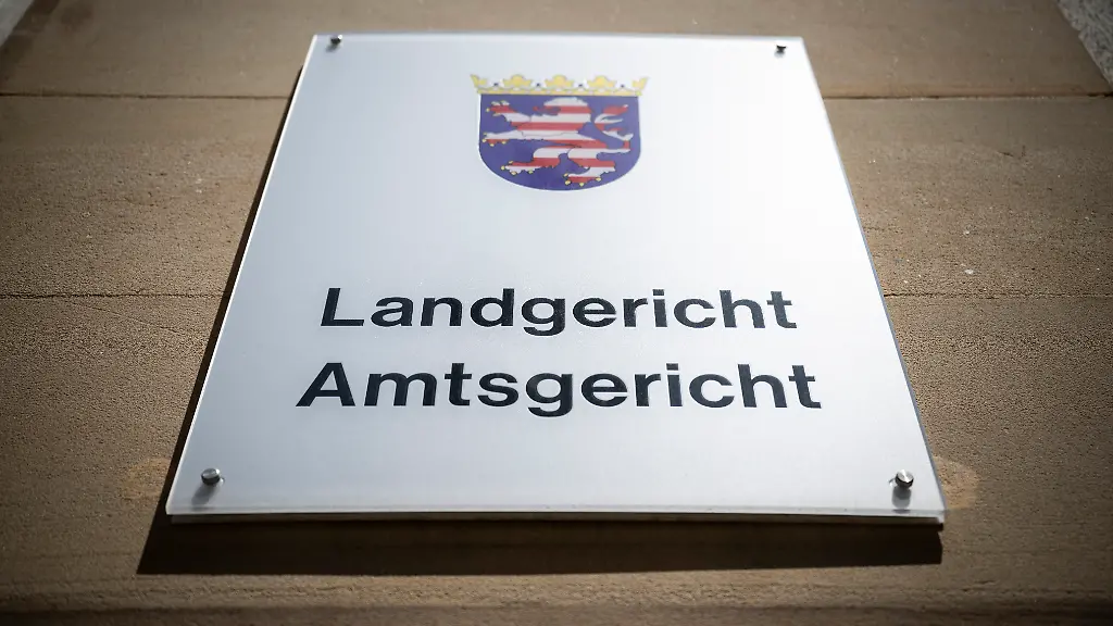 Landgericht urteilt: Mann wirft Ehefrau in die Tiefe – lebenslange Haft