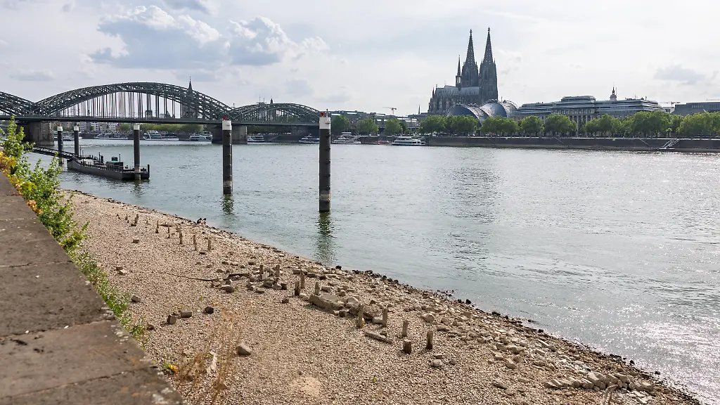 Firmen sollen mehr bezahlen: Städte und Gemeinden fordern stärkeren „Anreiz zum Wassersparen“