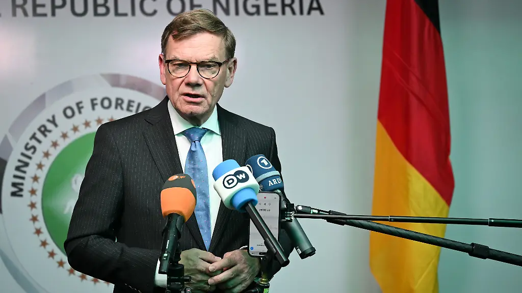 Trotz fragiler Sicherheitslage: Wadephul versucht deutsche Firmen nach Nigeria zu locken