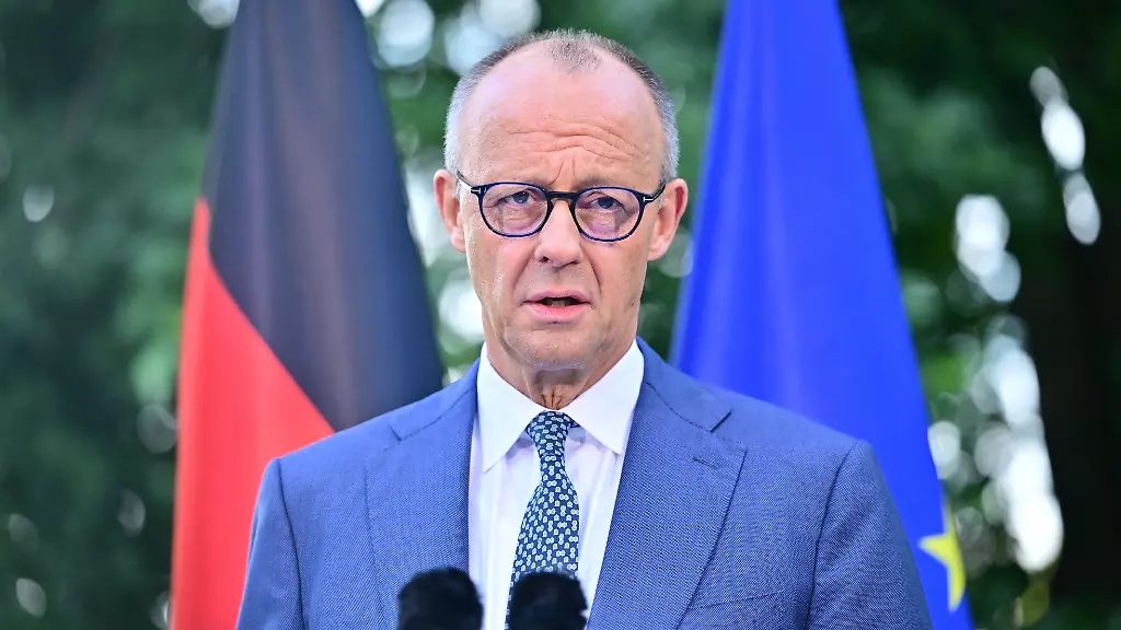 Merz in der Bredouille: Schnieder schickt SMS zum Abschied, Nachfolgekandidat sagt kurzfristig ab