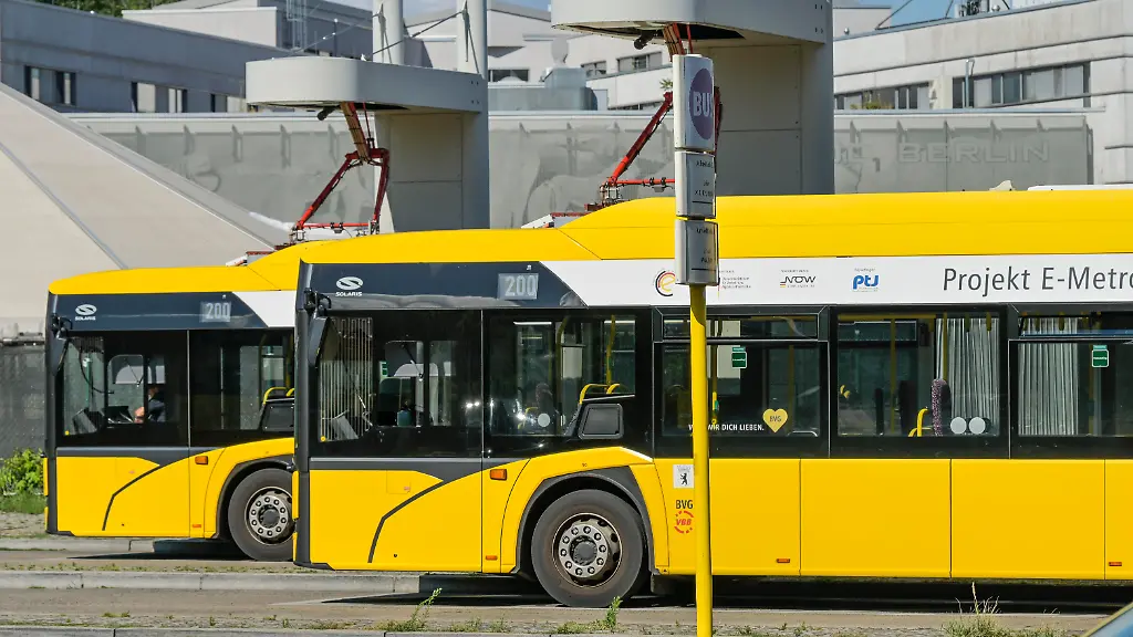 Sicherheitsbedenken unbegründet: Berliner Verkehrsbetriebe müssen Werbung für Nius wieder zulassen