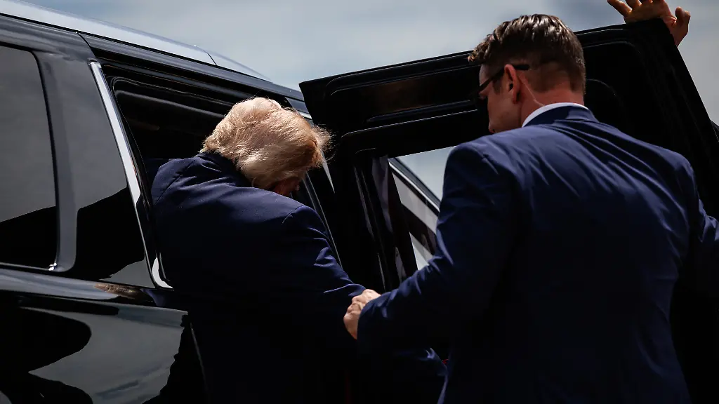 CHIPPEWA-COUNTY-WISCONSIN-JUNE-05-U-S-President-Donald-Trump-gets-in-an-armored-SUV-after-landing-at-Chippewa-Valley-Regional-Airport-in-Air-Force-One-on-June-05-2026-in-Chippewa-County-Wisconsin-President-Trump-traveled-to-Wisconsin-to-attend-a-roundtable-highlighting-his-administration-s-agricultural-policies