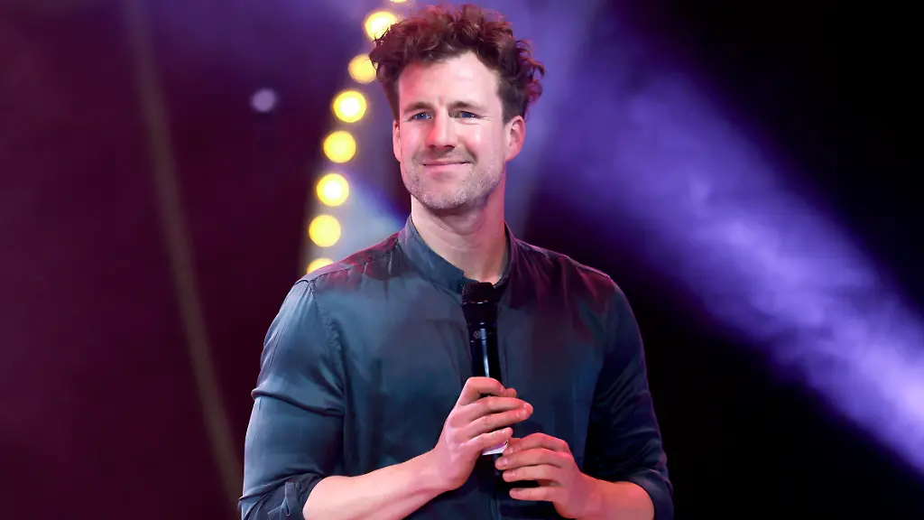 Mit Kinderwagen abgelichtet: Luke Mockridge hat Nachwuchs