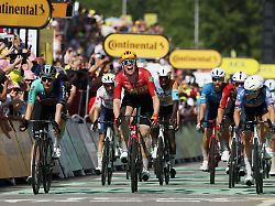 Deutsche chancenlos: Rad-Wikinger tritt ganz früh an und gewinnt chaotischen Massensprint