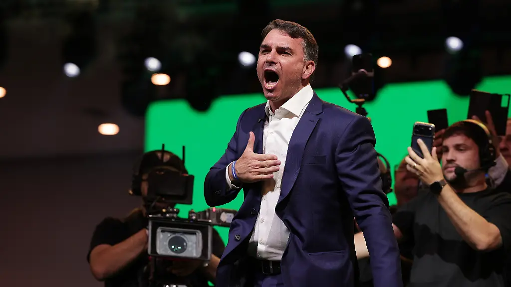 Wahlen in Brasilien: Bolsonaros Sohn fordert Präsident Lula heraus