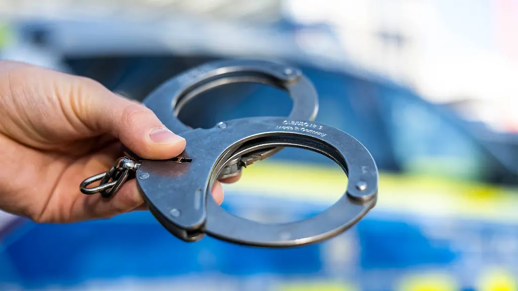 Körperverletzung mit Todesfolge?: 37-Jähriger stirbt nach Fesselung durch Polizei