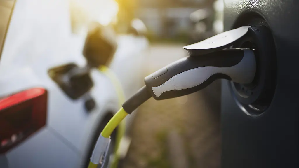 Ladeinfrastruktur ausgebaut: Elektroautos werden immer günstiger