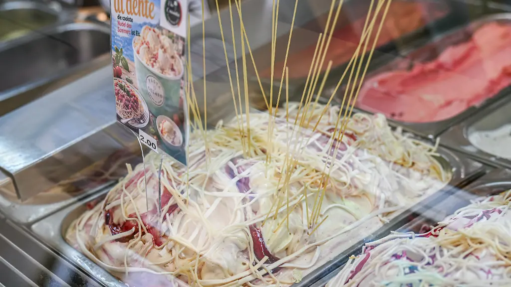 „Das gab’s noch nie“: Eisdiele in Karlsruhe kreiert Spaghetti-Eis mit echten Nudeln