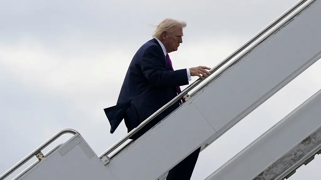 FILE-PHOTO-U-S-President-Donald-Trump-boards-Air-Force-One-at-Palm-Beach-International-Airport-in-West-Palm-Beach-Florida-U-S-March-29-2026