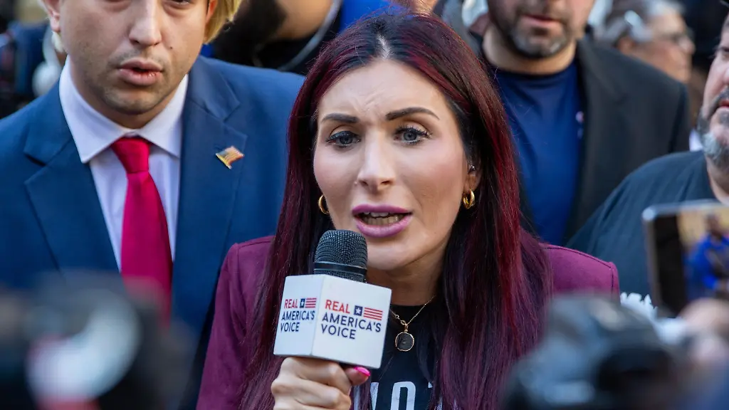 Loomer verbreitete Moskaus Lügen: Trumps Rechtsaußen-Influencerin gibt sich geläutert – und trifft Selenskyj
