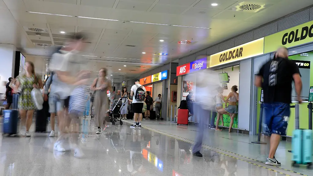 Urlauber im Recht: Mietwagen teurer nach Flugverspätung: Airline muss zahlen